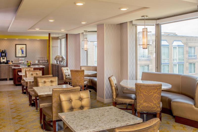 Executive Suite - Club Level Access image 2