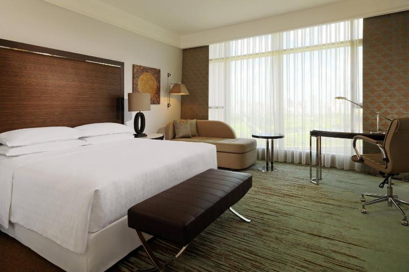 Classic Room, Guest room, 1 King, River view image 3