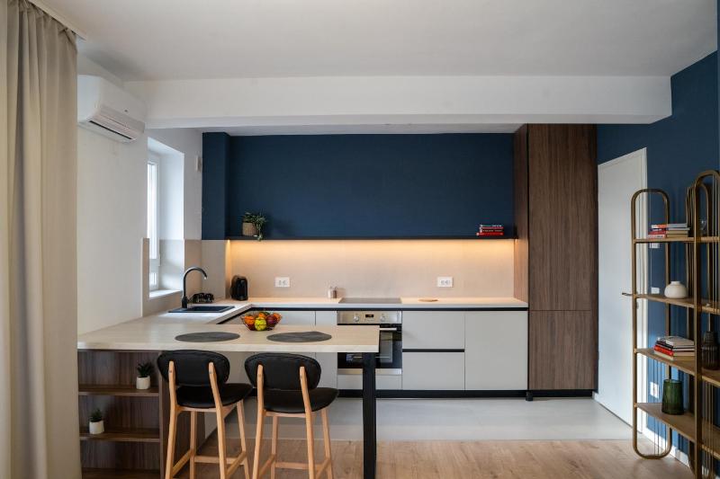 Cozy Cityscape Bluewood Modern & Cozy premium Apt - image 6