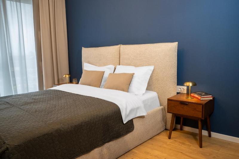 Cozy Cityscape Bluewood Modern & Cozy premium Apt - image 9