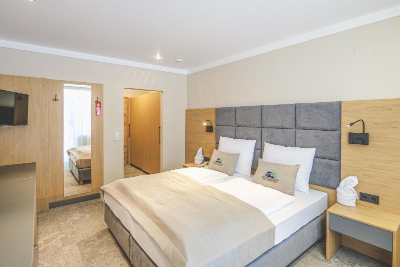 Standard Double Room image 3