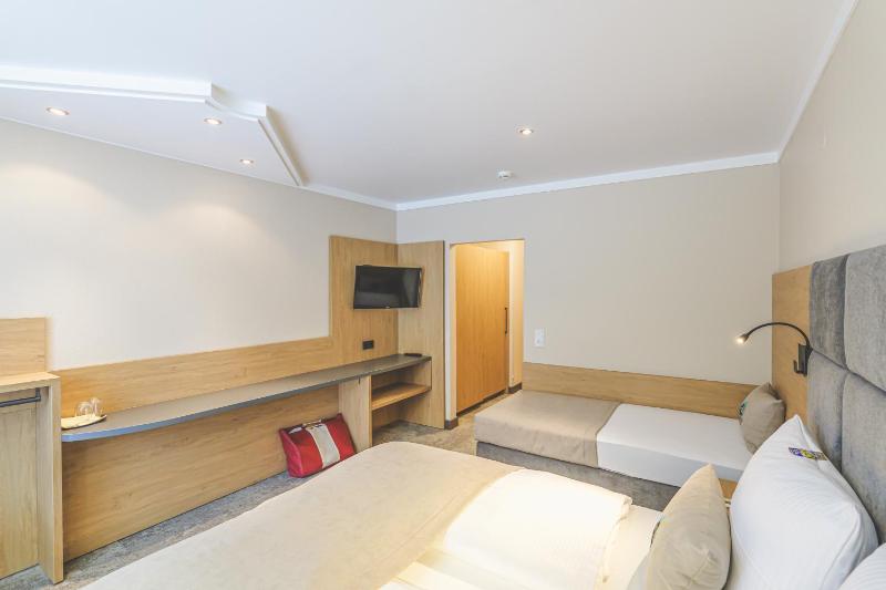 Double Room image 2