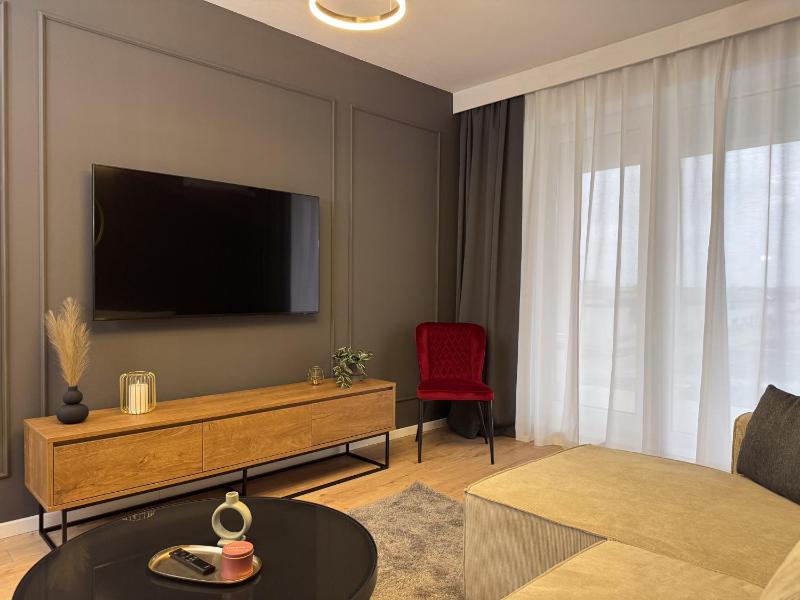 Cozy Velvet Noir Modern & Luxury Apt Parking - image 10