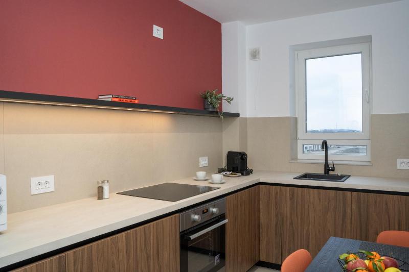 Cozy Velvet Noir Modern & Luxury Apt Parking - image 7