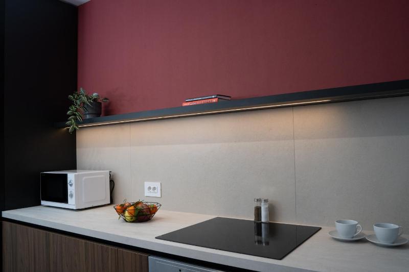 Cozy Velvet Noir Modern & Luxury Apt Parking - image 9