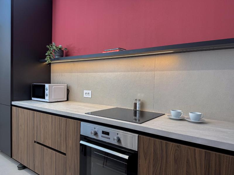 Cozy Velvet Noir Modern & Luxury Apt Parking - image 15