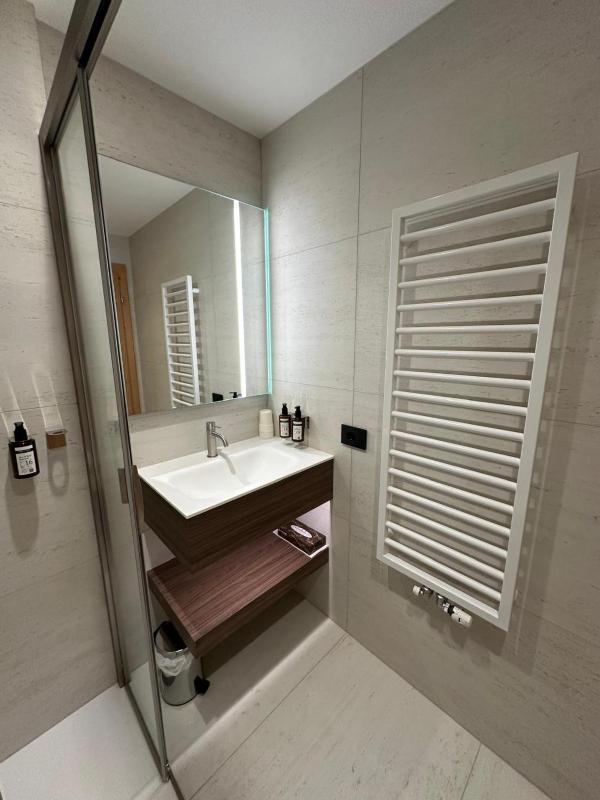 Double Room with Balcony image 3