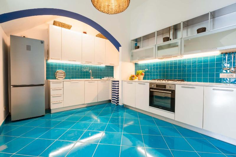 AMORE RENTALS - Villa Marti - image 46