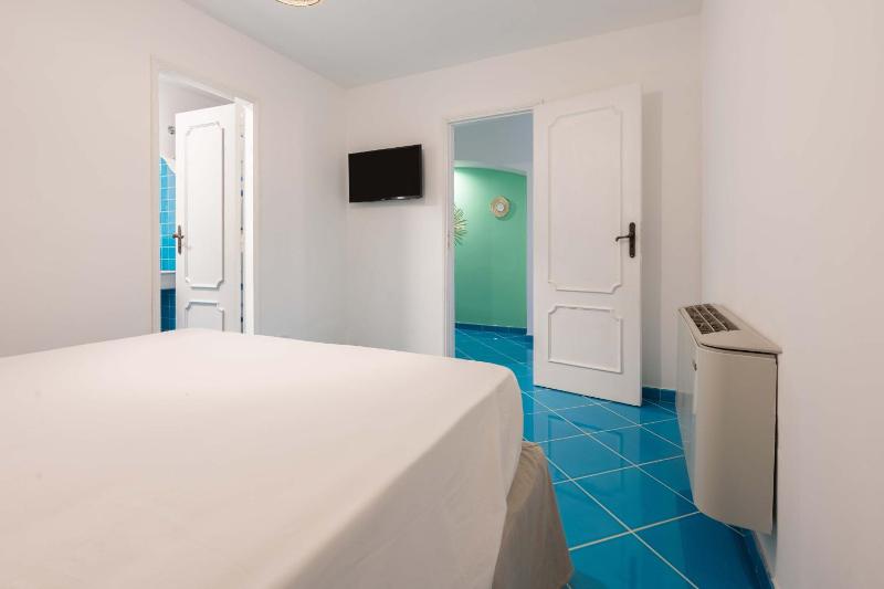 AMORE RENTALS - Villa Marti - image 25