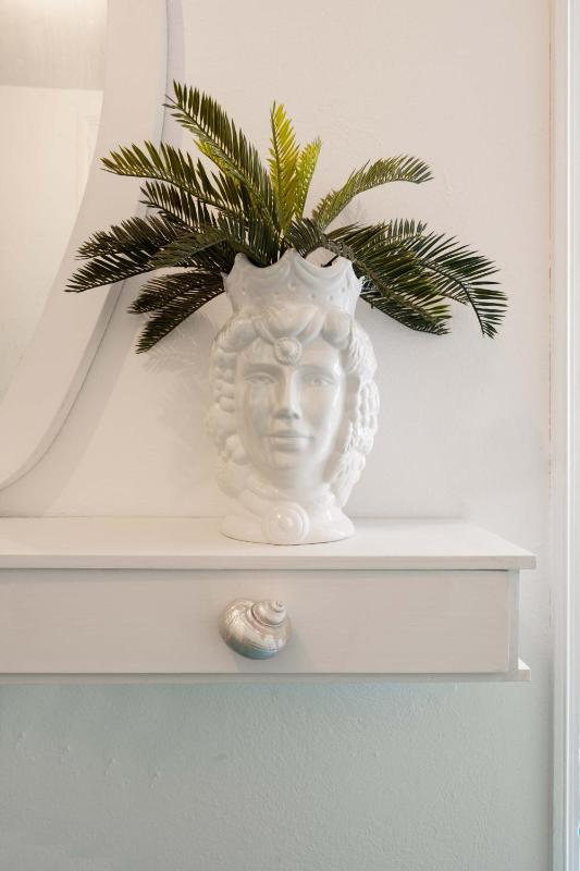 AMORE RENTALS - Villa Marti - image 9