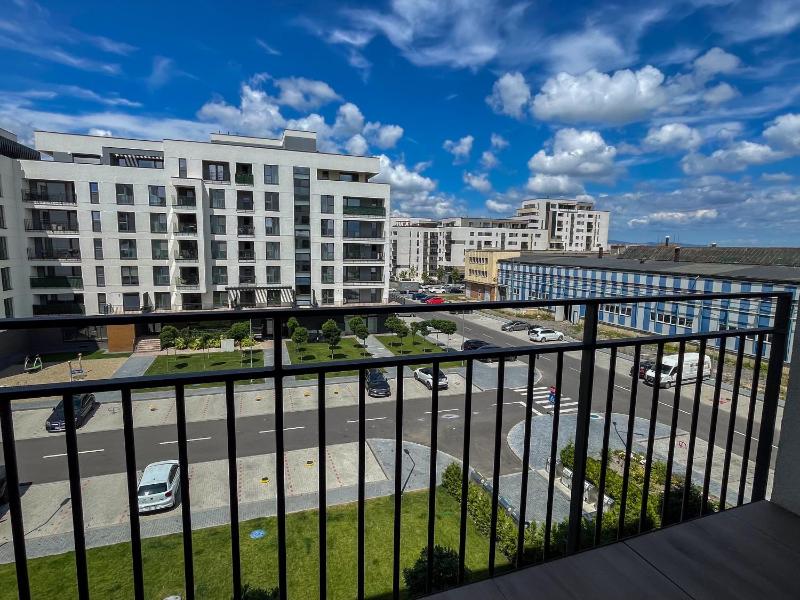 Cozy Cityscape Oasis Stylish & Cozy Apt Private Parking - image 7
