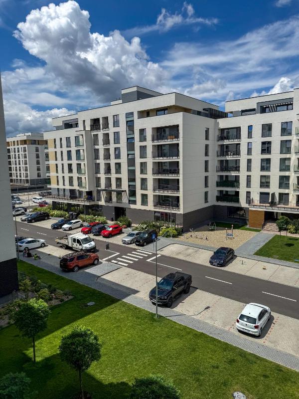 Cozy Cityscape Oasis Stylish & Cozy Apt Private Parking - image 15