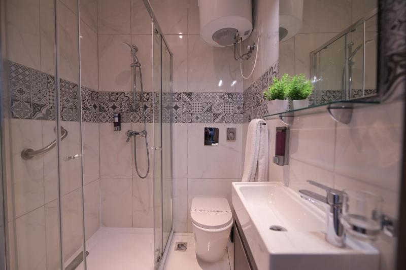 The Exiles Hotel - image 14