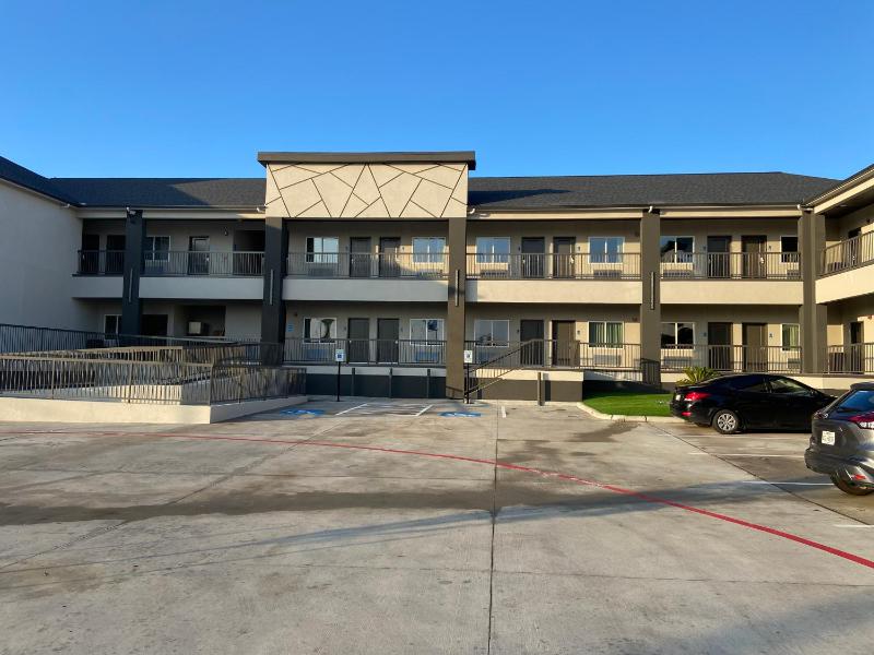LiV Inn & Suites Houston - image 12