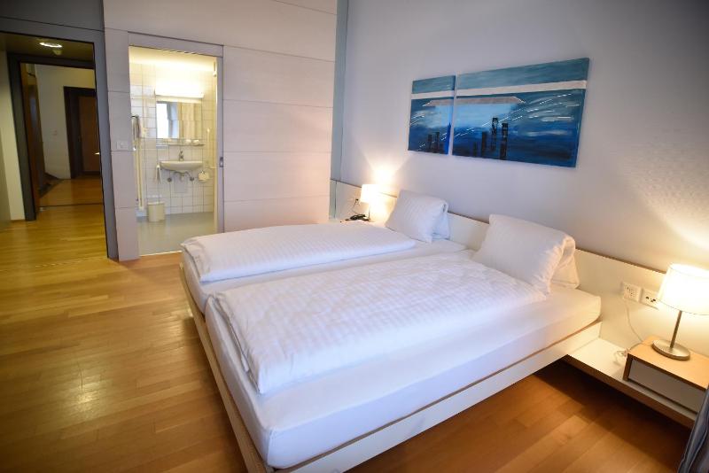 Double Room with Mountain View image 3