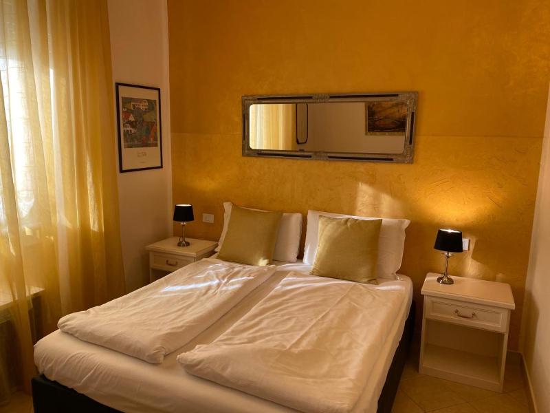 Double Room image 1