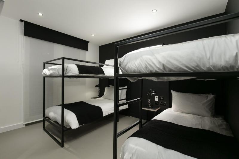 Quadruple Room image 3