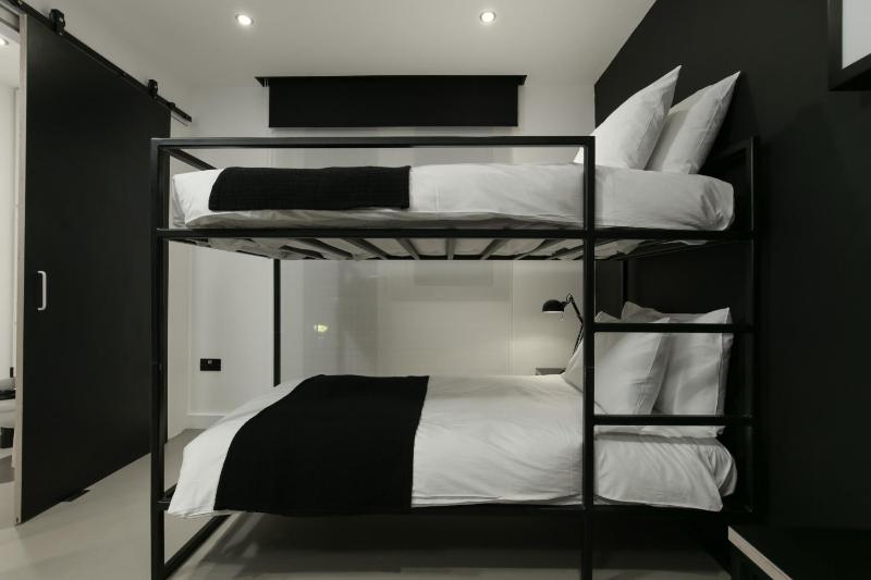 Quadruple Room image 4