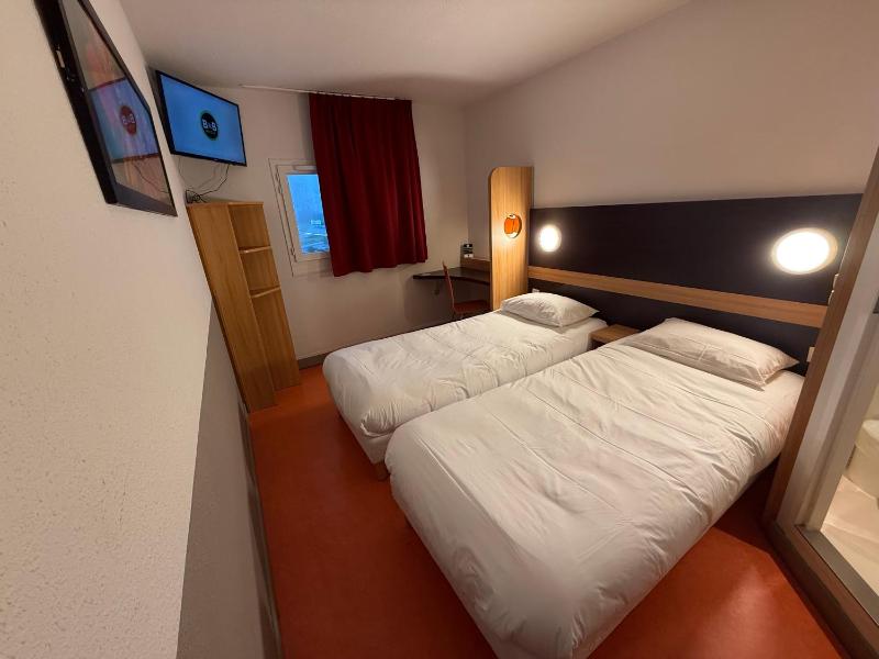 Twin Room image 1