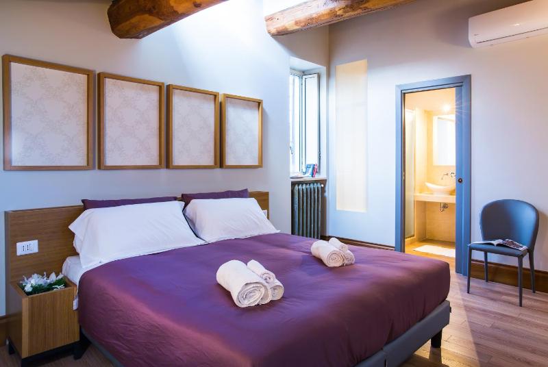 Deluxe Double Room image 1