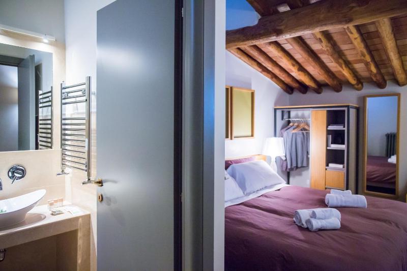 Deluxe Double Room image 2