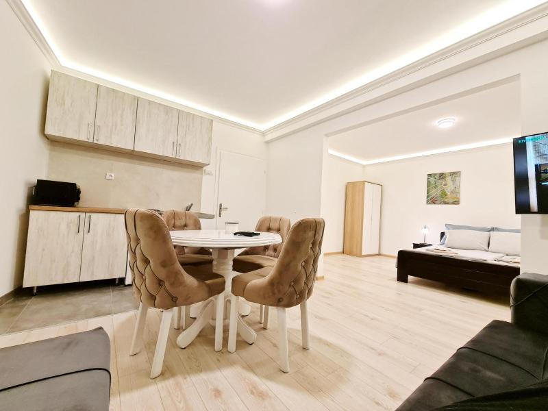 Modern Central Apartments RENOVATED - image 10