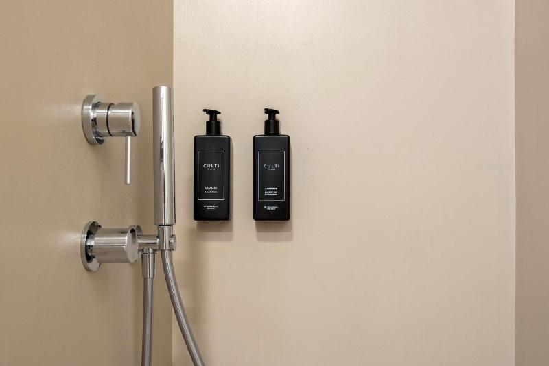 Deluxe Double Room image 2