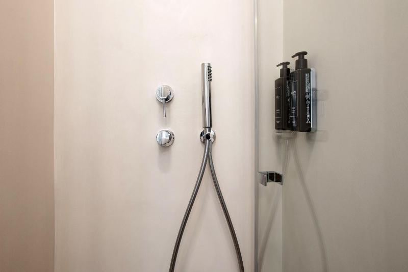 Double Room with Extra Bed image 2