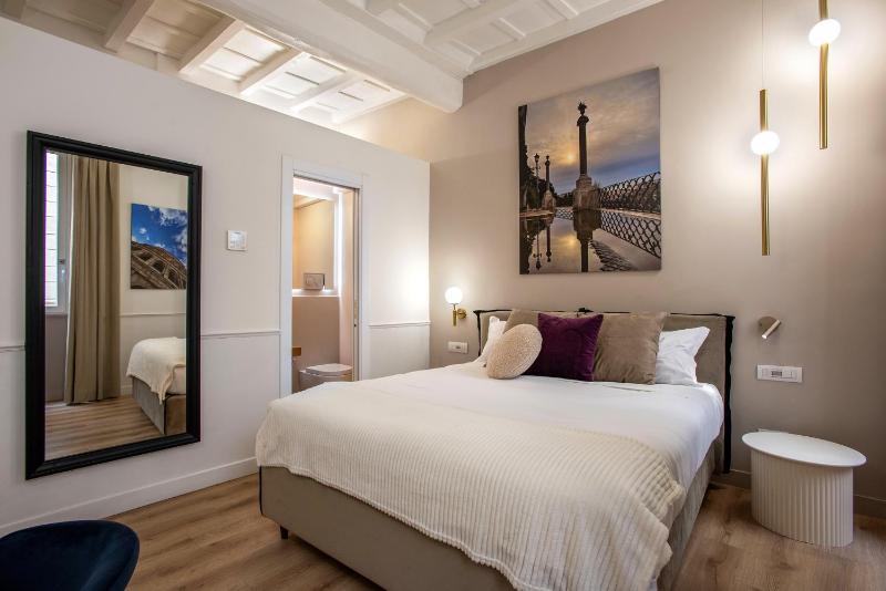 Deluxe Double Room image 1