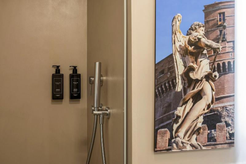 Deluxe Double Room image 2