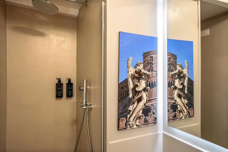 Deluxe Double Room image 4