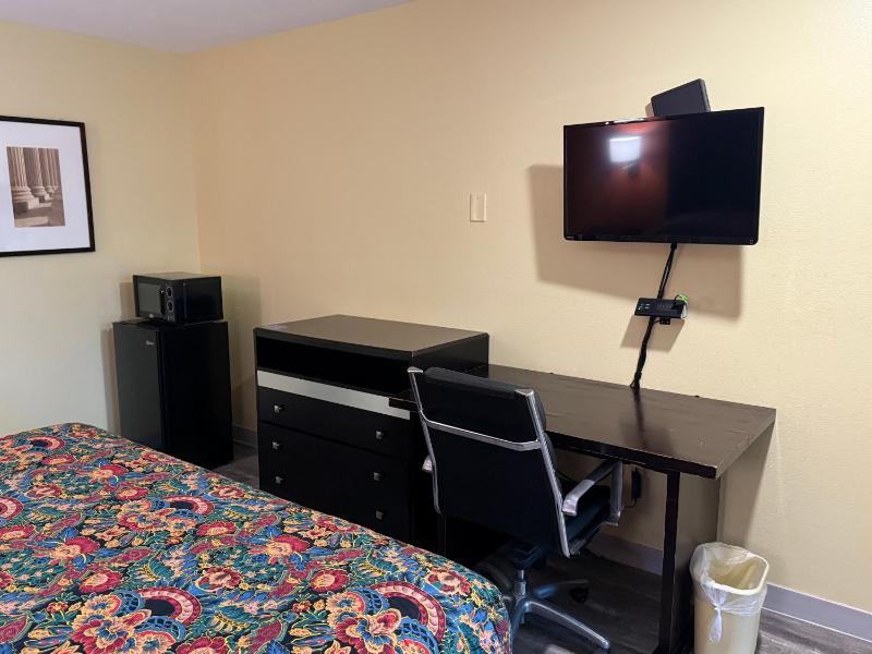 King Room - Non-Smoking image 4
