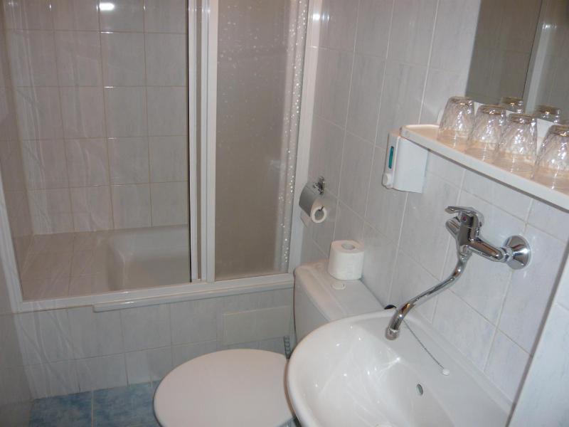 Quadruple Room image 2