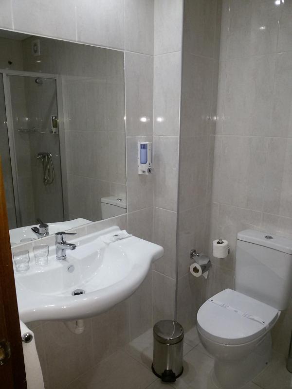 Twin Room image 4