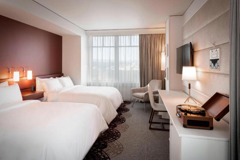 Double Queen Room image 1