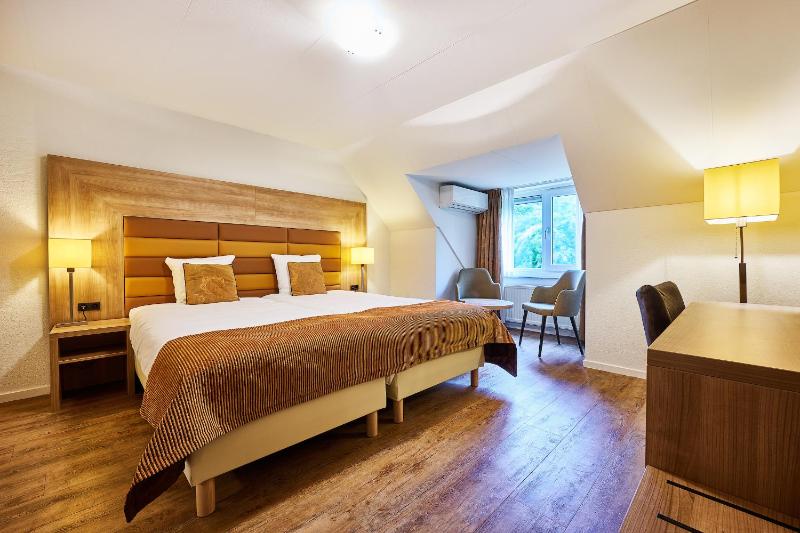 Standard Double Room image 2