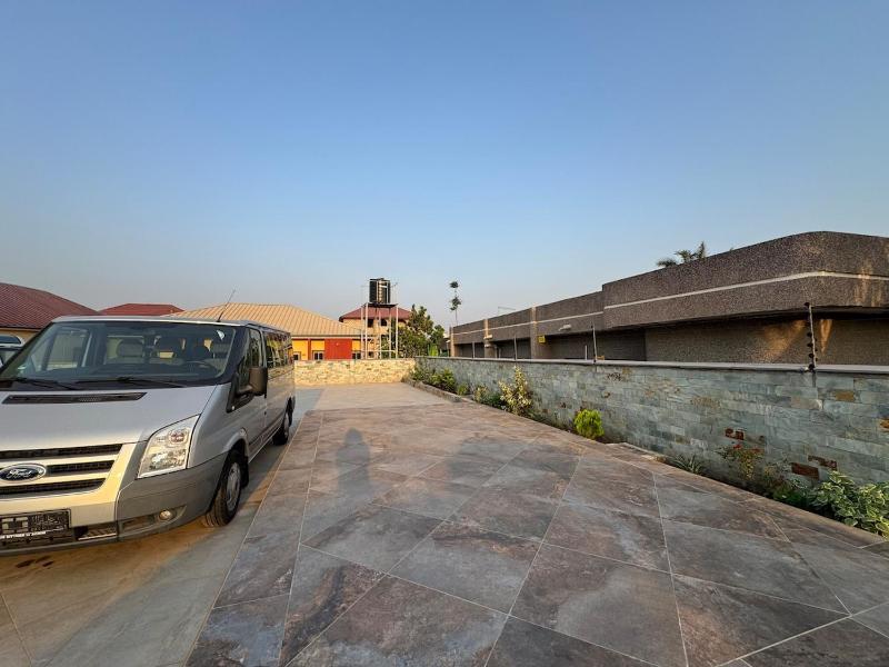 Ann luxurious Apartments 5 - image 14