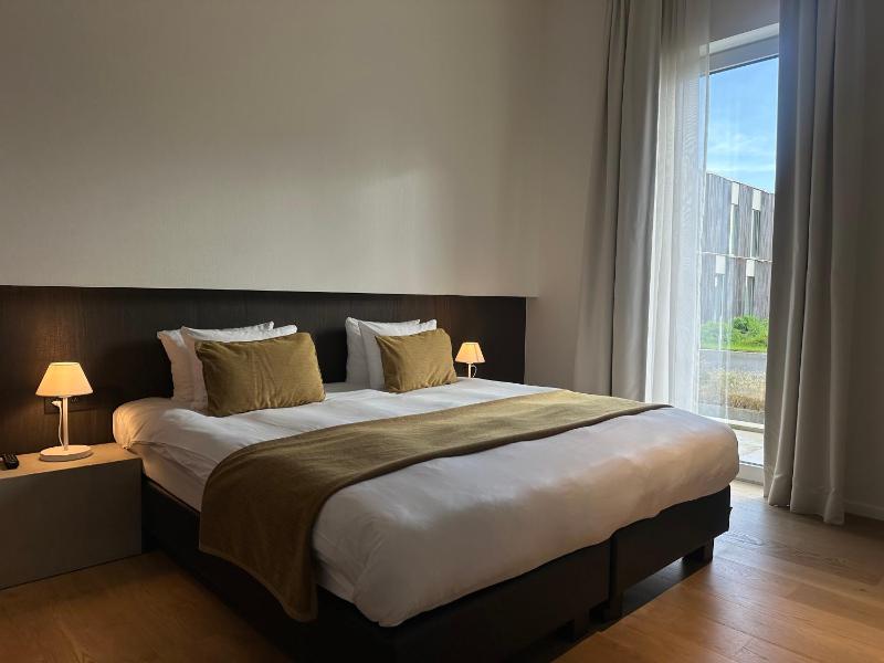 Deluxe Double Room with Garden View image 4