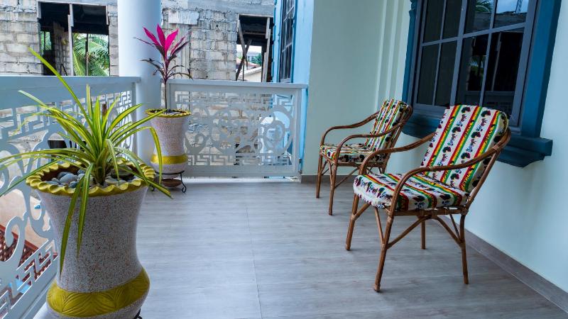 Opheboat Villa and Cuisine Services - image 14