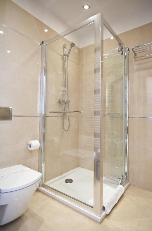 Studio with direct pool access 116A image 3