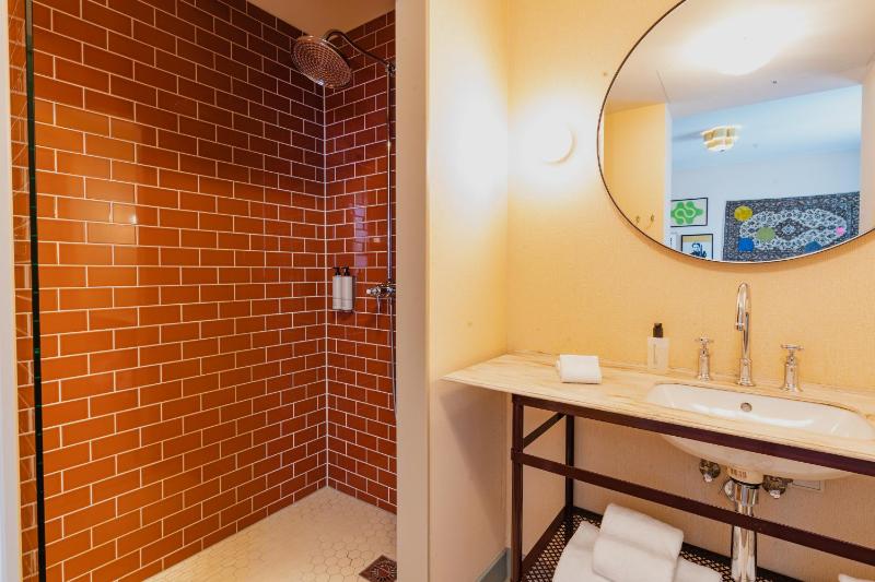 Deluxe Double or Twin Room image 1