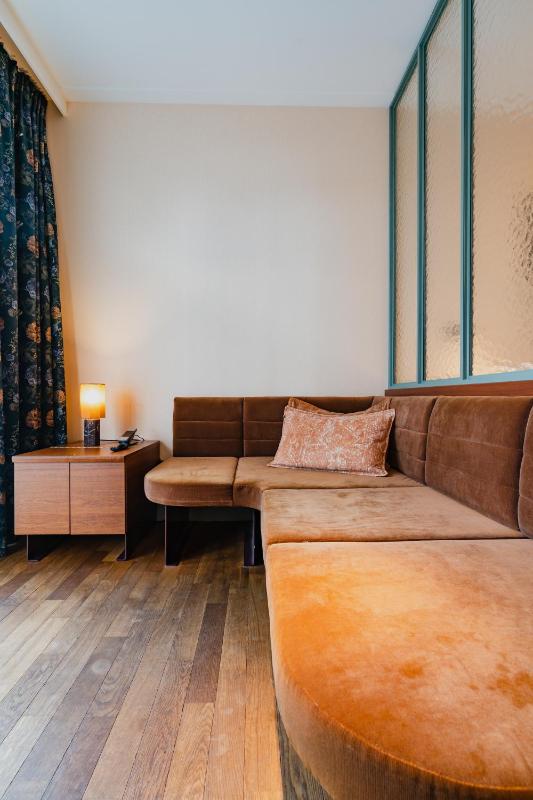 Deluxe Double or Twin Room image 4