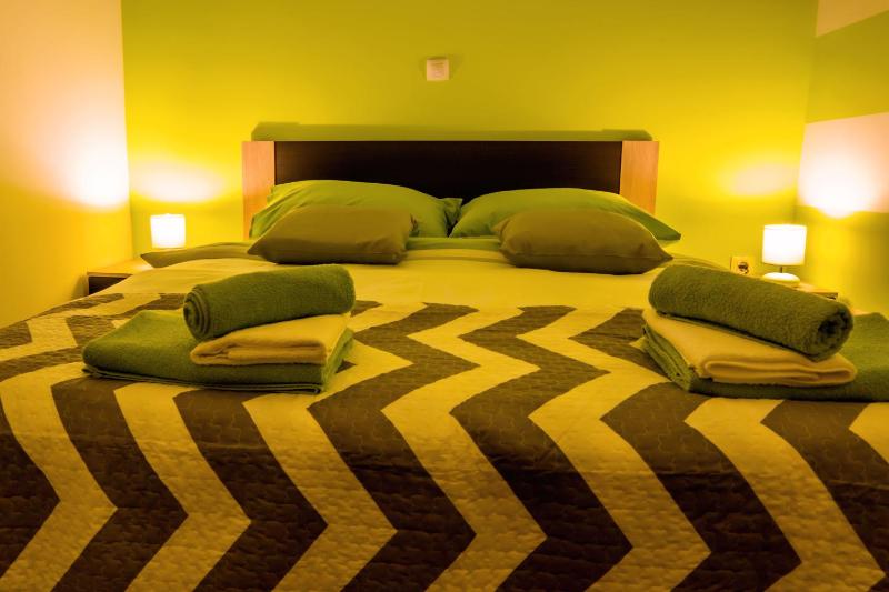 One-Bedroom Apartment image 2