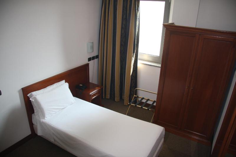 Single Room image 3