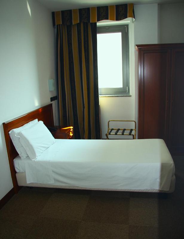 Single Room image 4