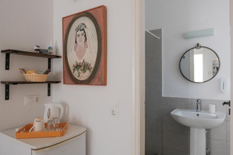 Angela's Rooms - image 8