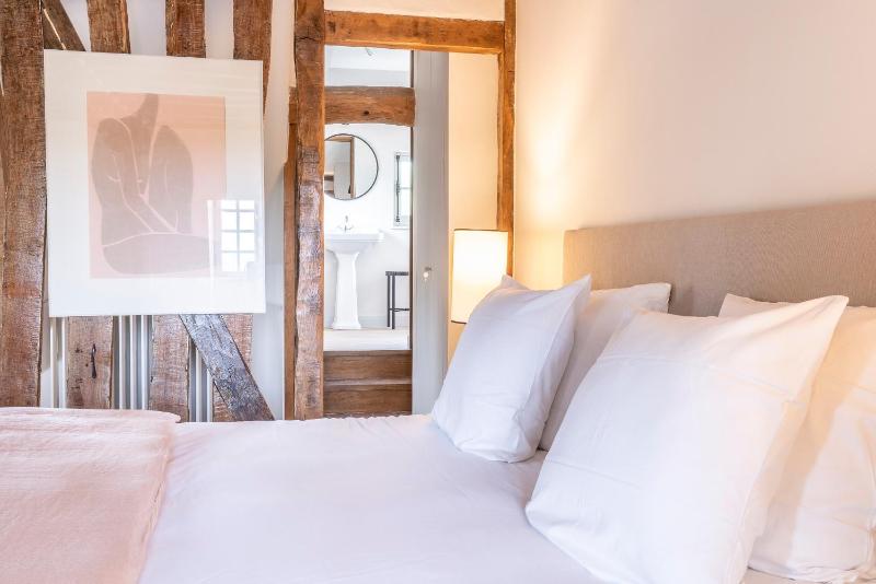 Deluxe Manoir Room - Spa Access Not Included in the Rate image 2