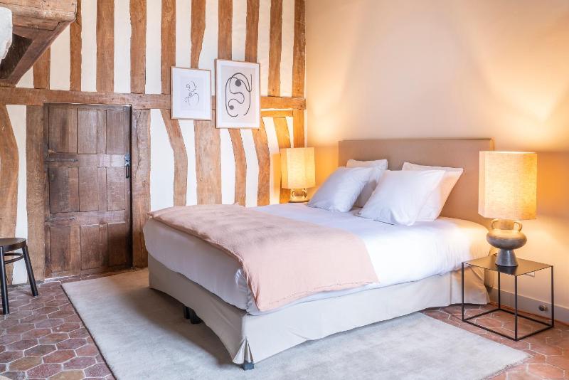 Deluxe Manoir Room - Spa Access Not Included in the Rate image 1