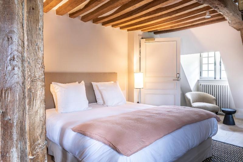 Deluxe Manoir Room - Spa Access Not Included in the Rate image 3