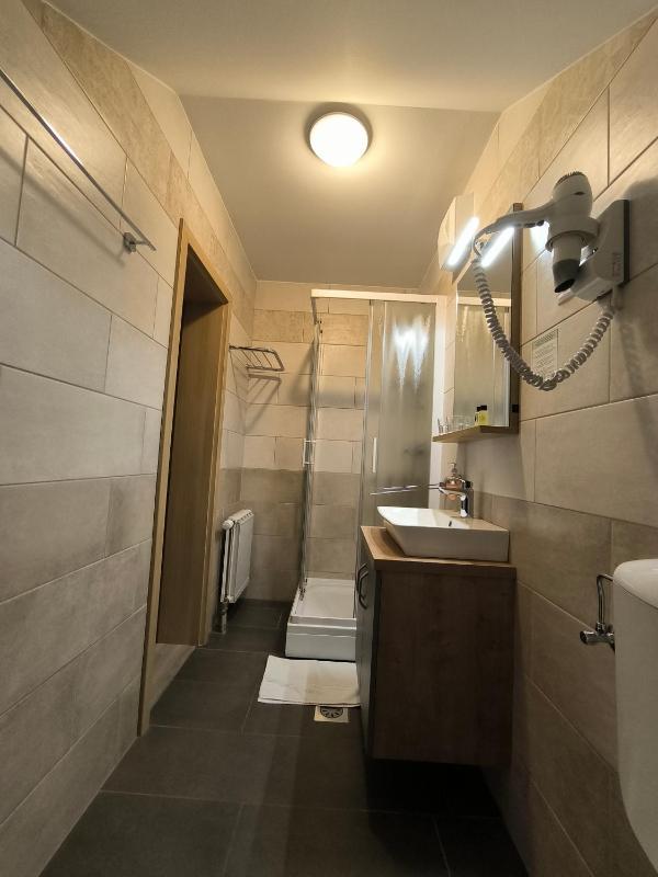 Double Room image 3